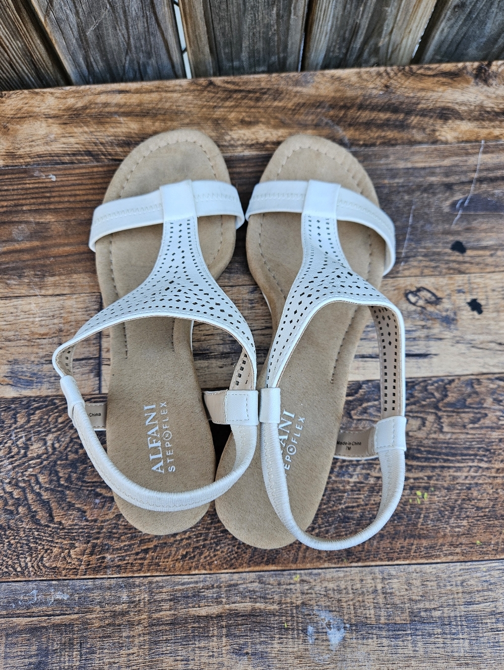 Women’s White Laser-Cut T-Strap Sandals Size 7M - Picture 12 of 16
